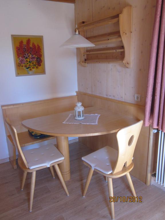 Gasthof Zum Roessl San Genesio Atesino Pokoj fotografie